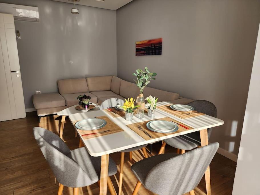 Cozy Midtown In Apartman *