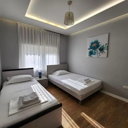 Cozy Midtown Apartment In Tirana Exterior photo
